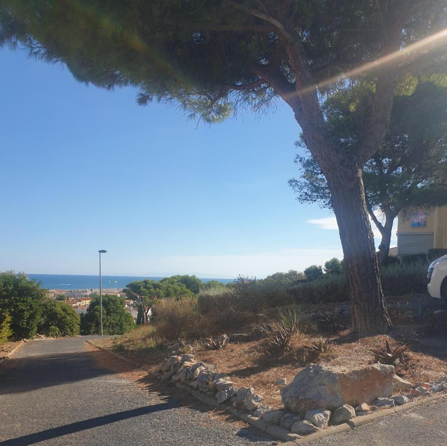 T2 Vue Mer Avec Parking Prive Saint-Pierre-la-Mer  エクステリア 写真